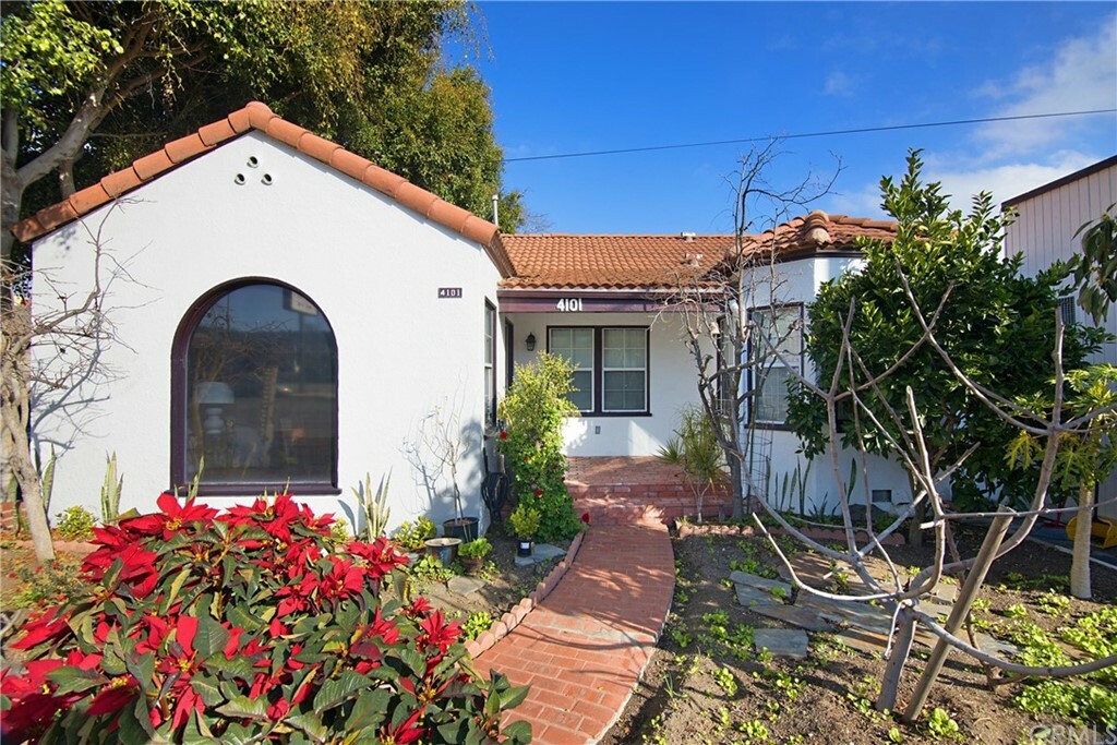 Property Photo:  4101 E 7th Street  CA 90804 