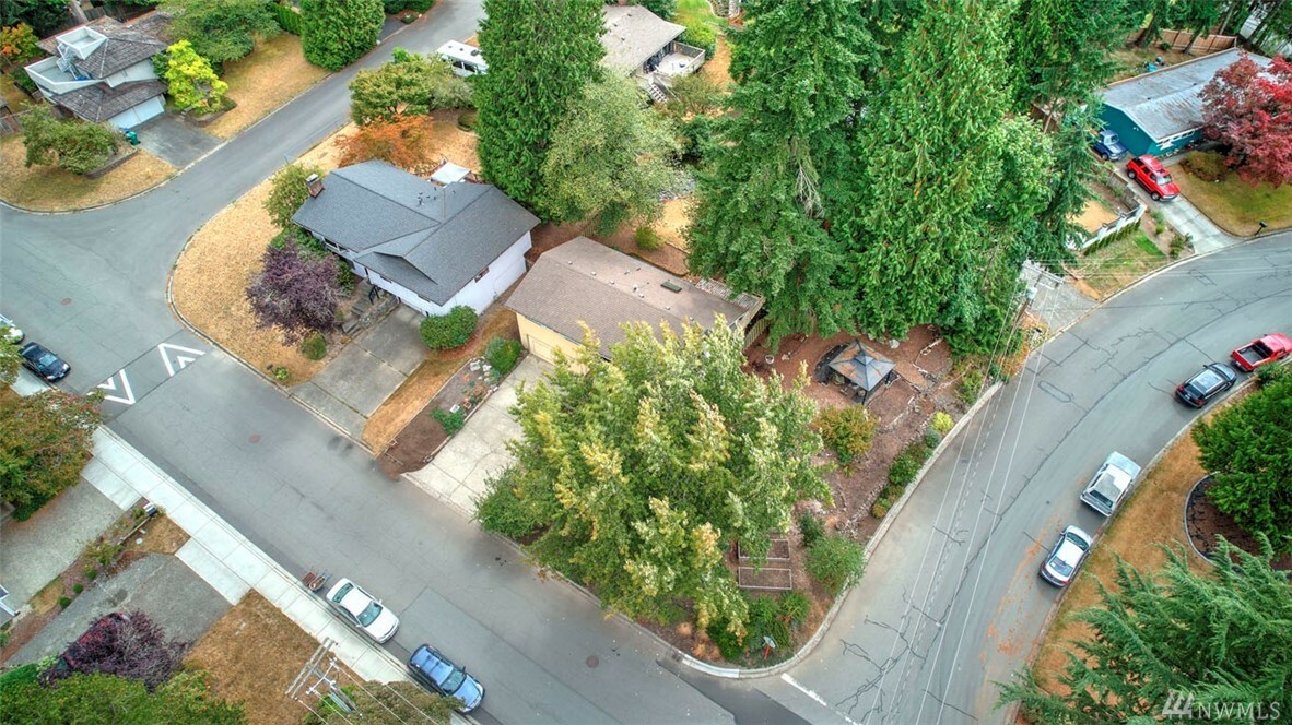 Property Photo:  7405 125th Place SE  WA 98056 