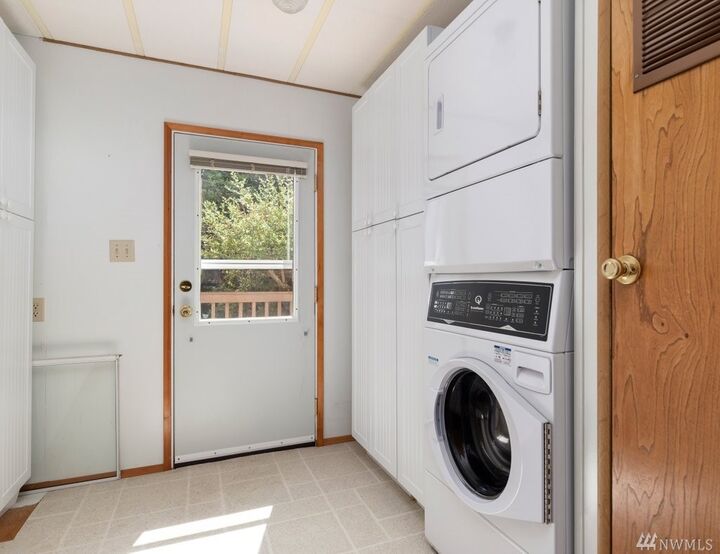 Property Photo:  3550 Marine View Dr  WA 98253 