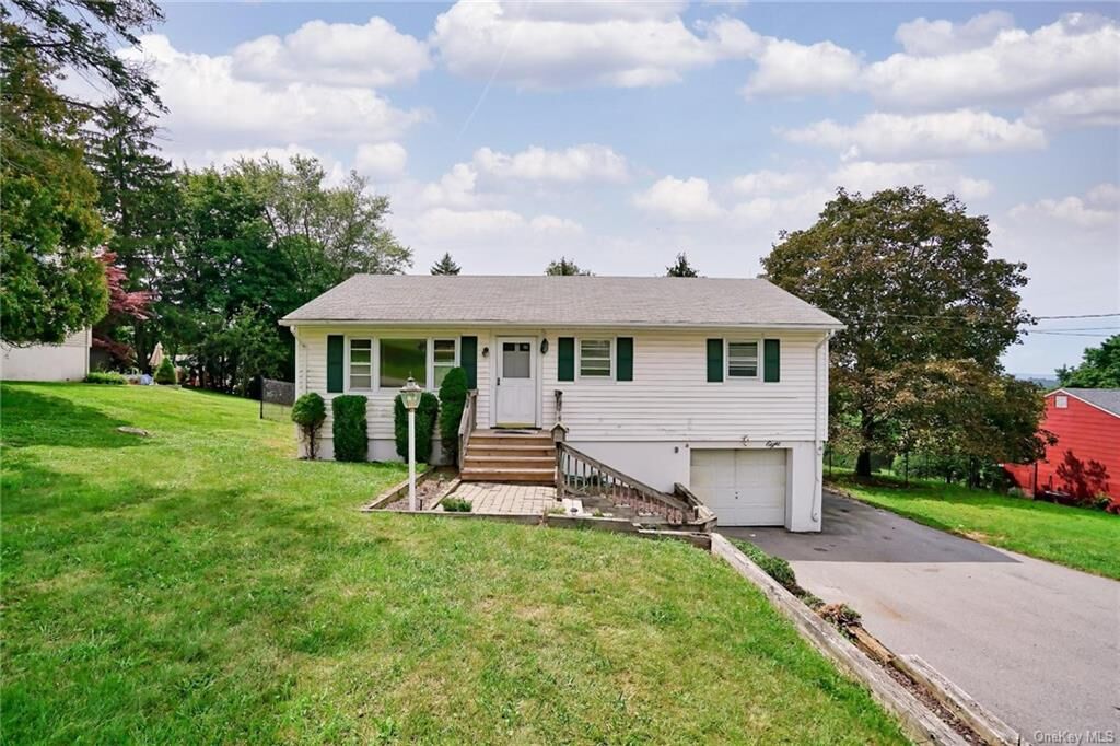 Property Photo:  8 Warwick Gardens Drive  NY 10990 