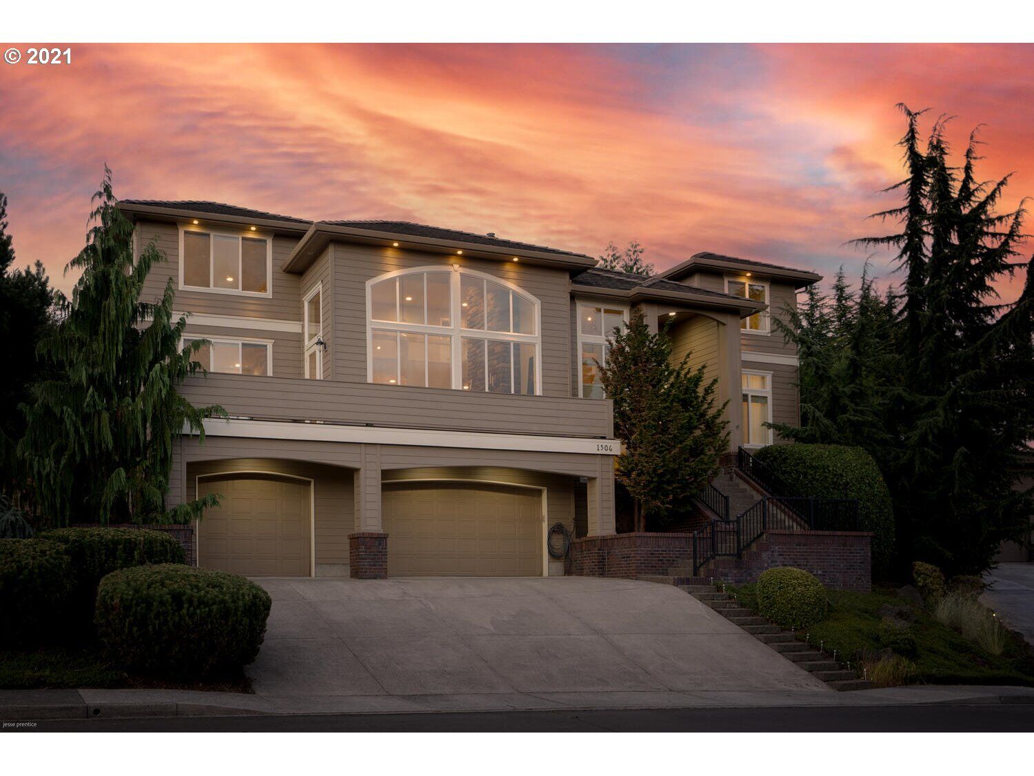 Property Photo:  1506 NW Gregory Dr  WA 98665 