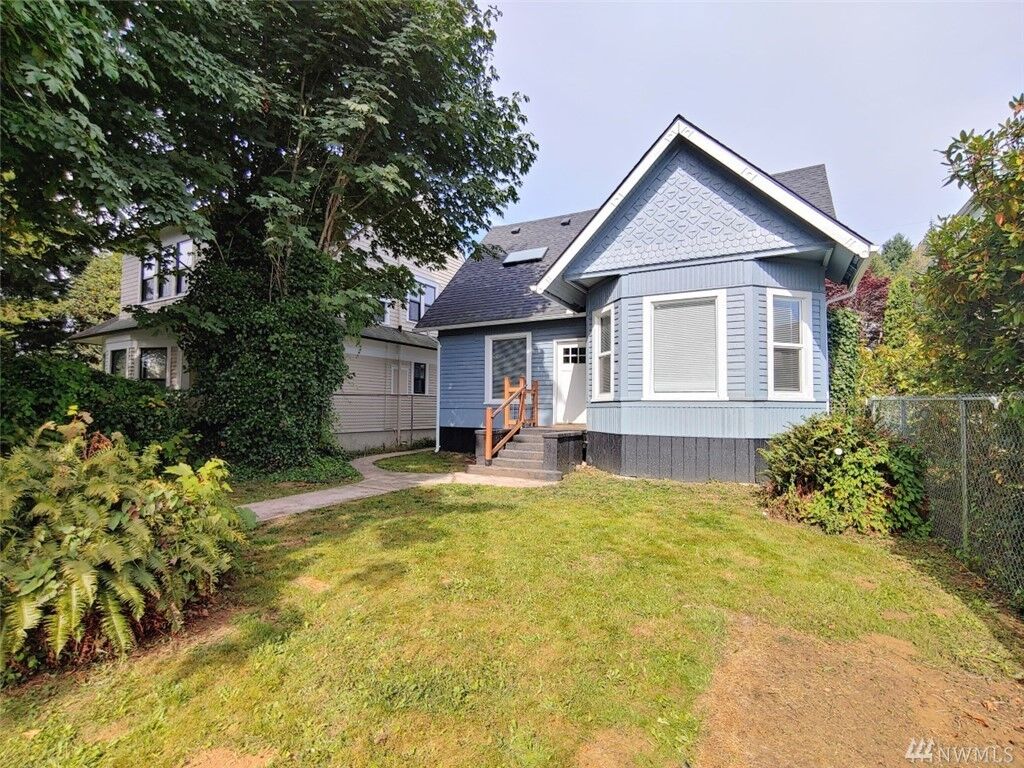 Property Photo:  709 Bluff Ave  WA 98550 