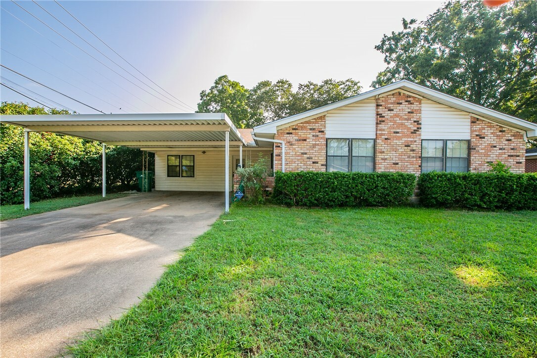 Property Photo:  101 S Joyce Street  TX 76705 