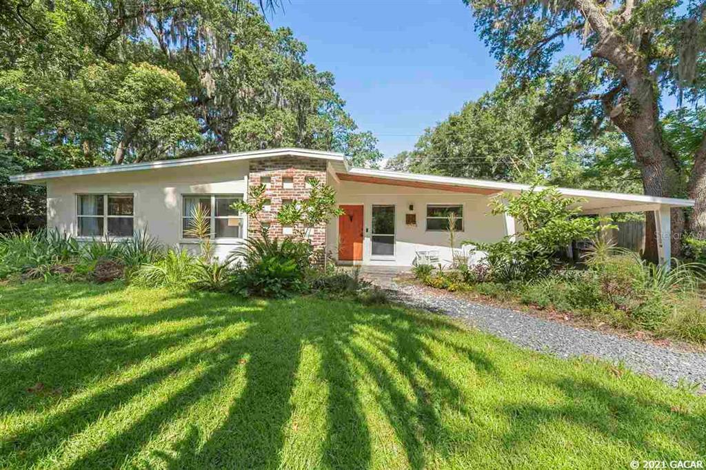 Property Photo:  1524 NE 7th Terrace  FL 32601 