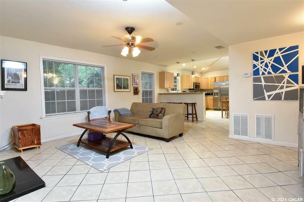 Property Photo:  814 NW 7th Avenue  FL 32601 