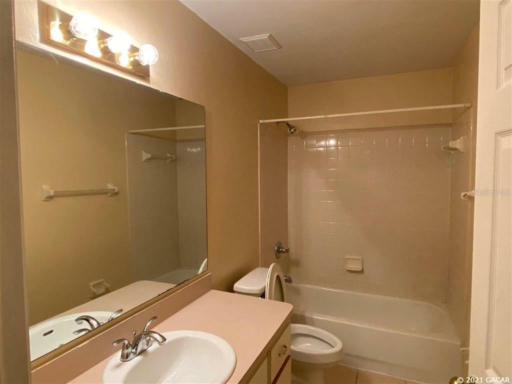 Property Photo:  2512 NW 38th Place  FL 32607 