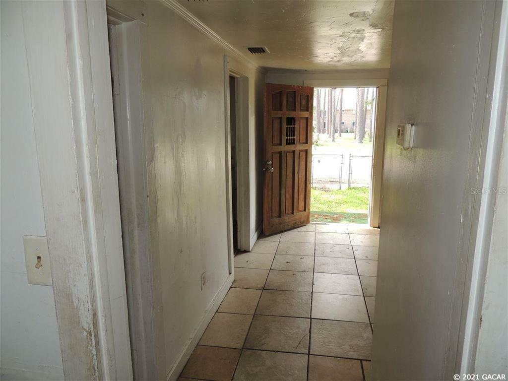 Property Photo:  1756 NE 8th Avenue  FL 32641 