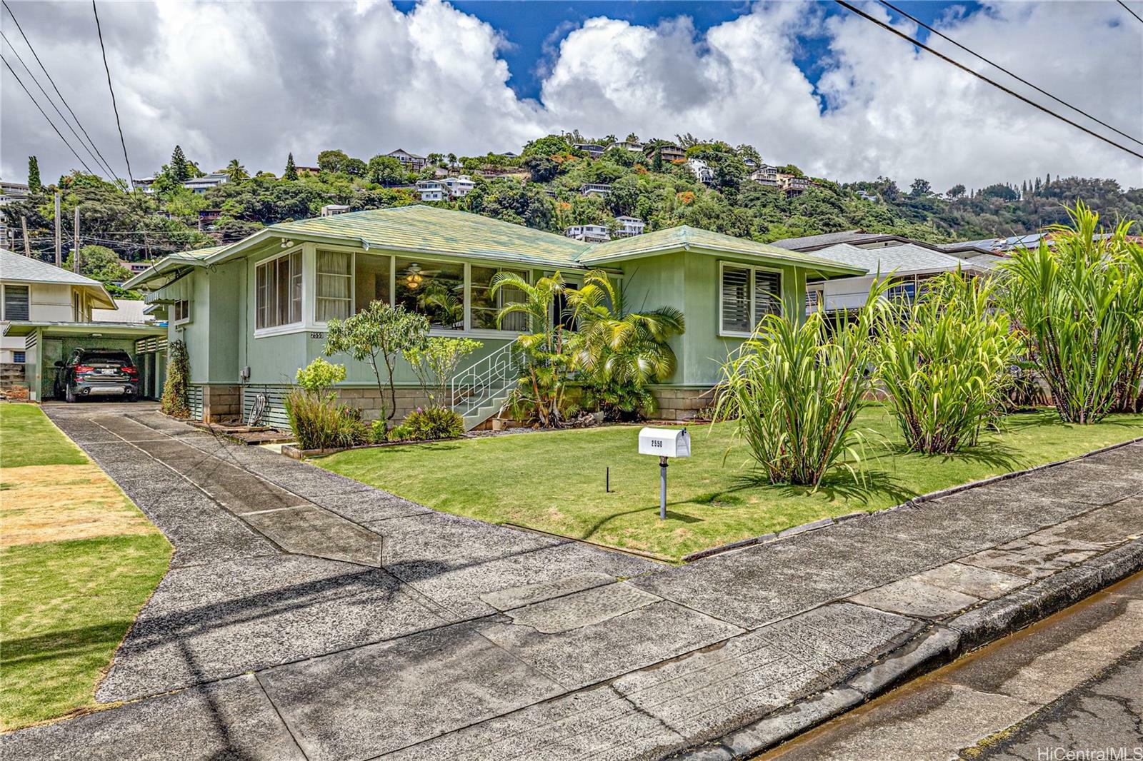 Property Photo: 2550 Pauoa Road HI 96813