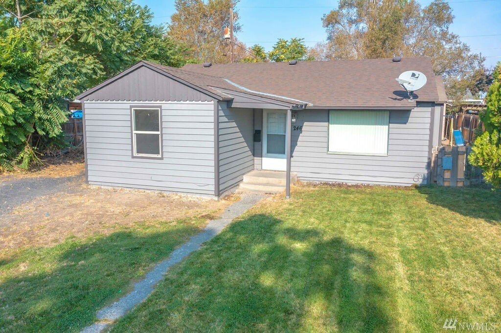 Property Photo:  246 W Knolls Vista Dr  WA 98837 