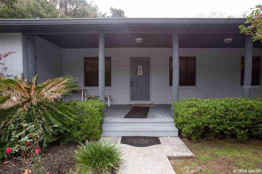 Property Photo:  225 SE 3rd Street  FL 32626 