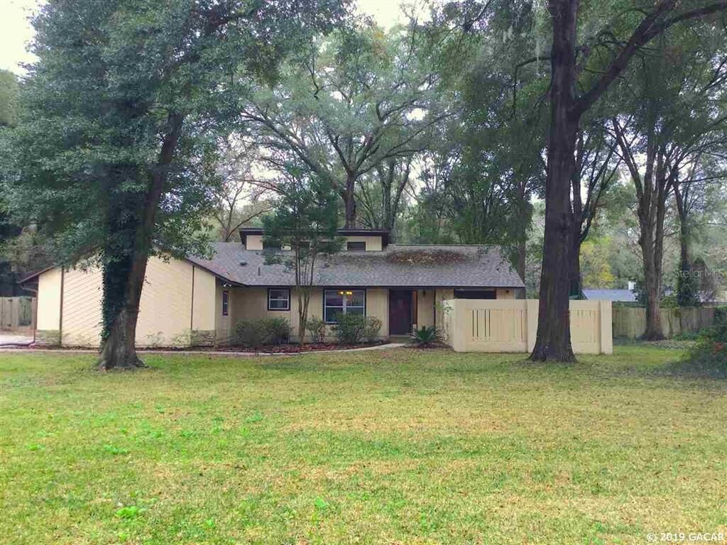 Property Photo: 10125 SW 37th Place FL 32608
