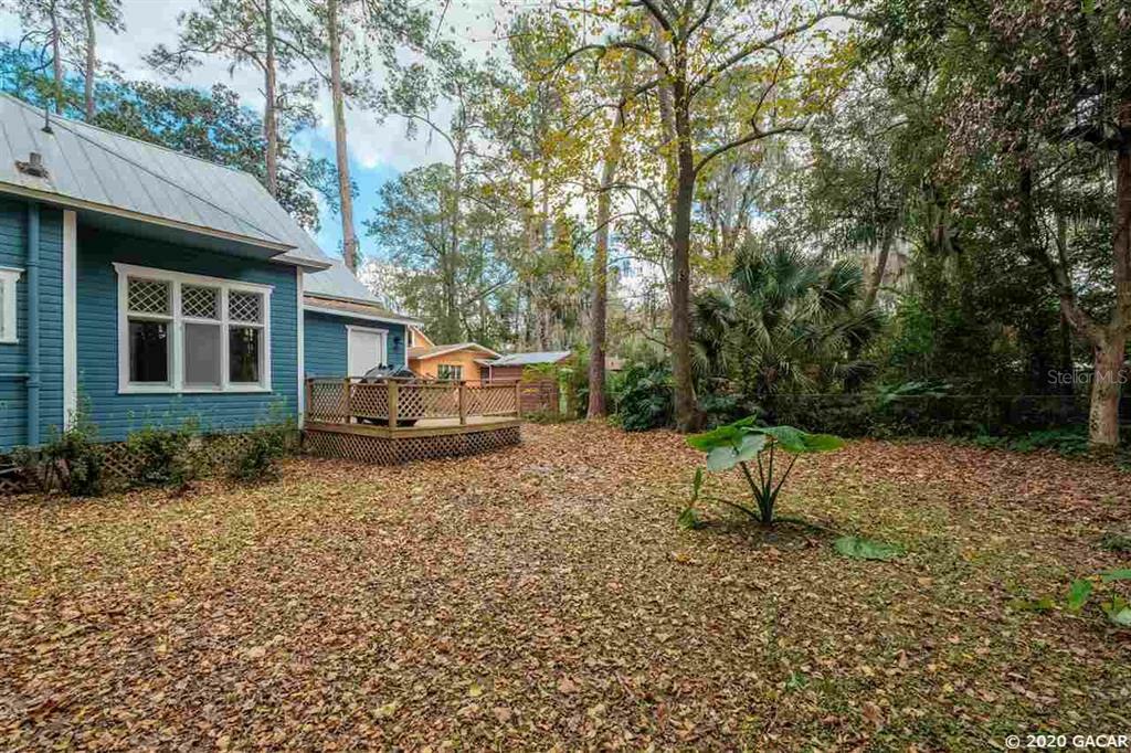 Property Photo:  636 NE 7th Street  FL 32601 