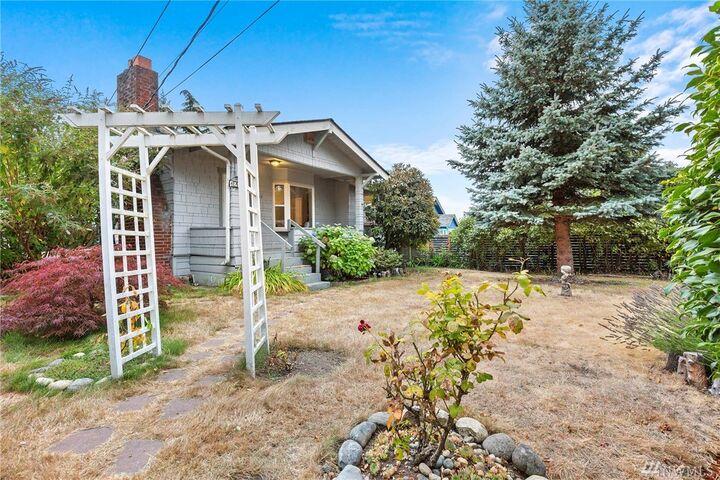 Property Photo:  1215 SW Othello St  WA 98106 