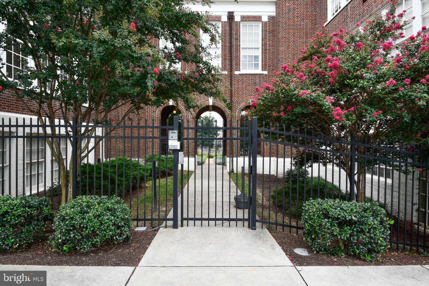 Property Photo:  900 Barton Street 104  VA 22401 