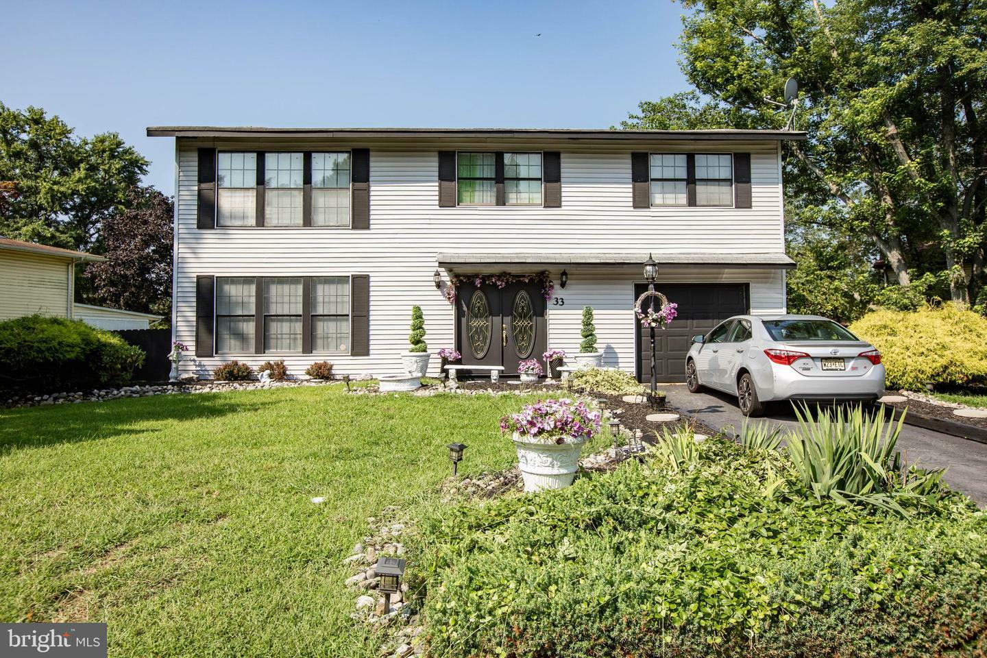 Property Photo:  33 Stonegate Drive  NJ 08060 