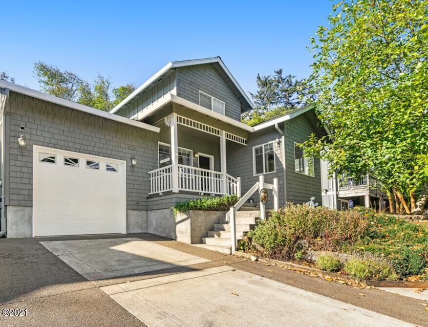 Property Photo: 2501 NE 27th Drive OR 97367