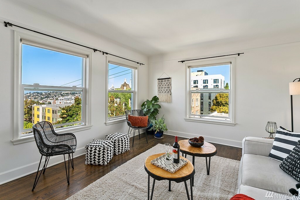 Property Photo: 325 Harvard Ave E 503 WA 98102
