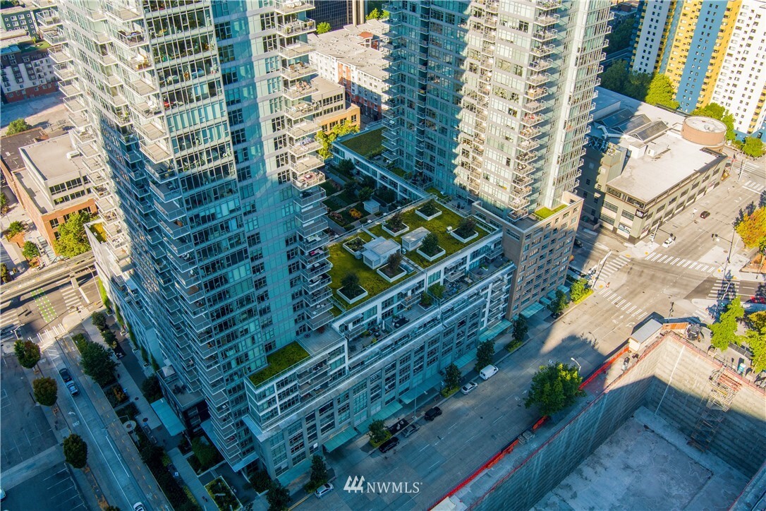 Property Photo: 588 Bell Street 1407S WA 98121