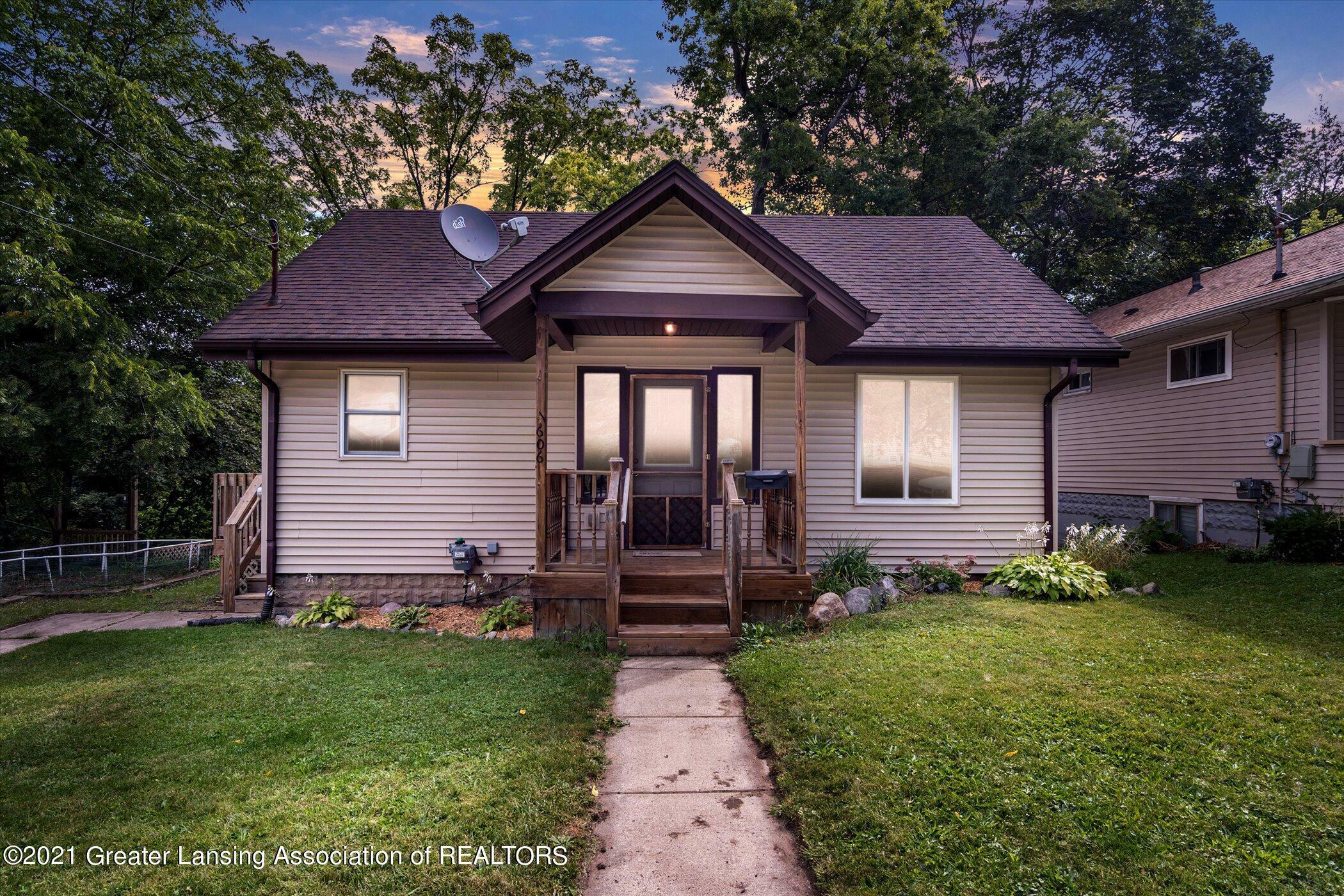 Property Photo:  1606 Lansing Avenue  MI 48915 