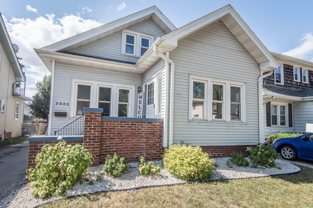 Property Photo:  2032 Grange Ave  WI 53403 