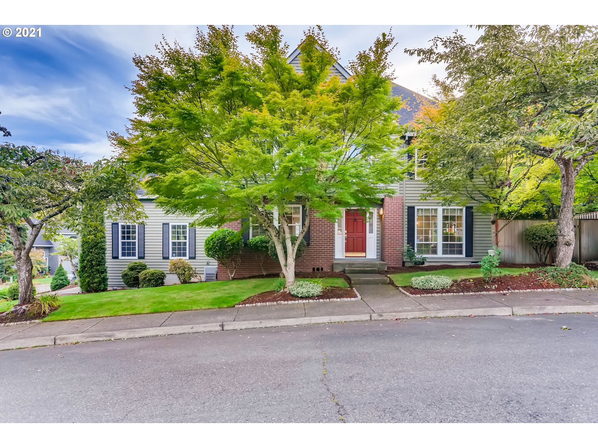 Property Photo:  11831 SW 12th Pl  OR 97219 