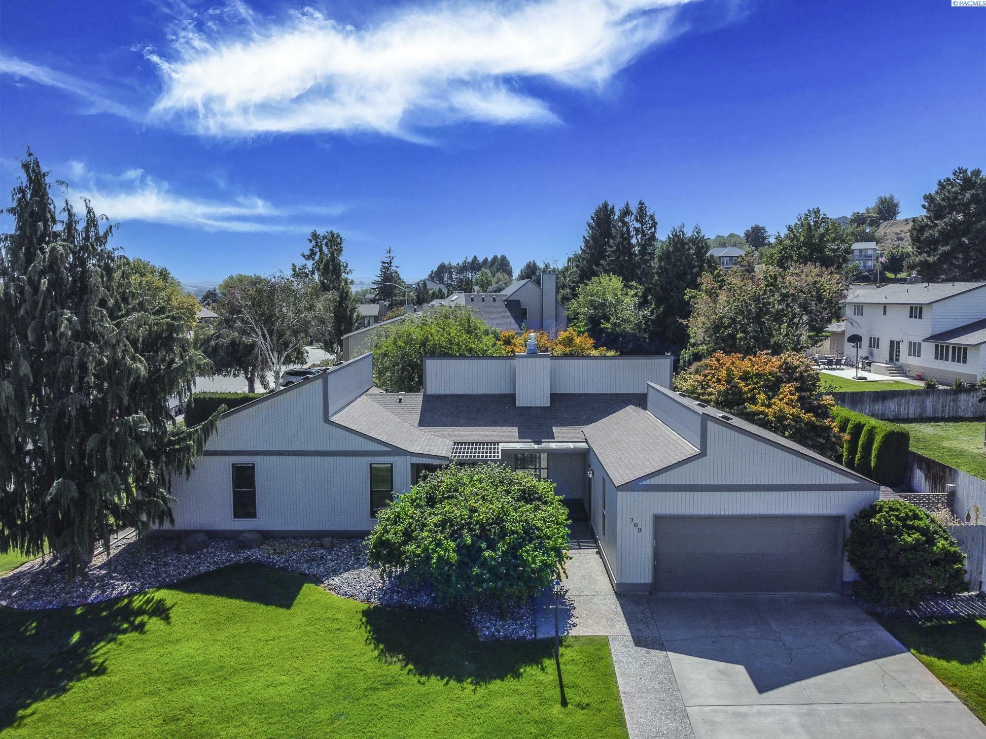 Property Photo:  109 Hillview Drive  WA 99352 