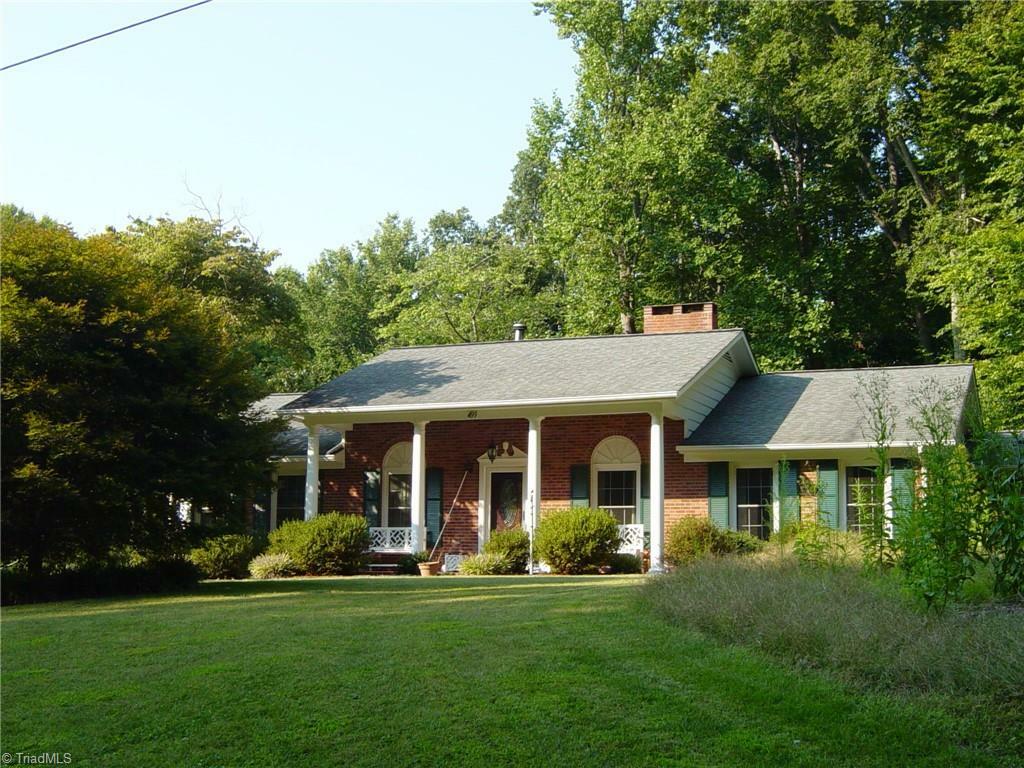 Property Photo:  499 Holly Tree Drive  NC 28697 