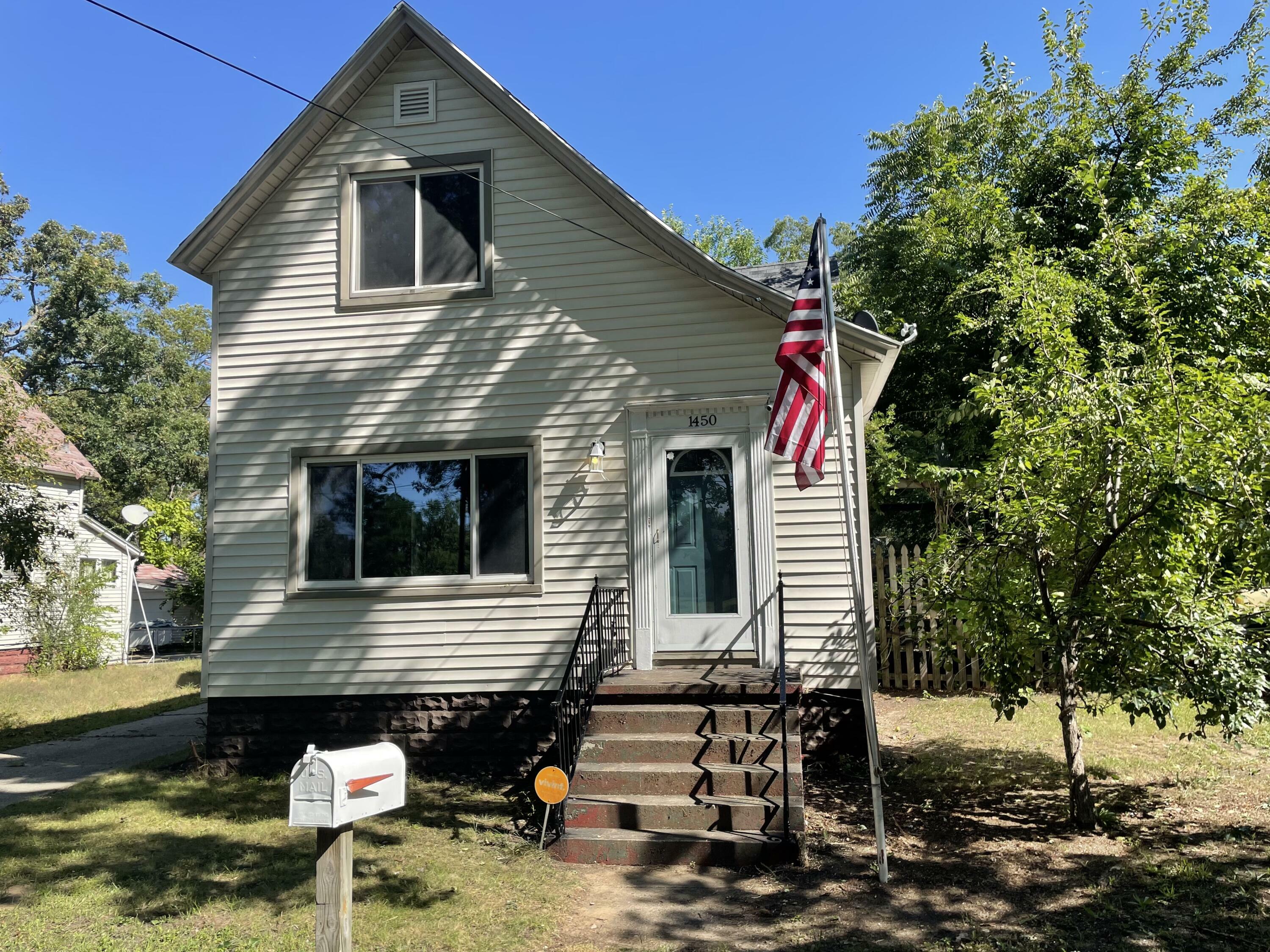 Property Photo:  1450 Leahy Street  MI 49442 