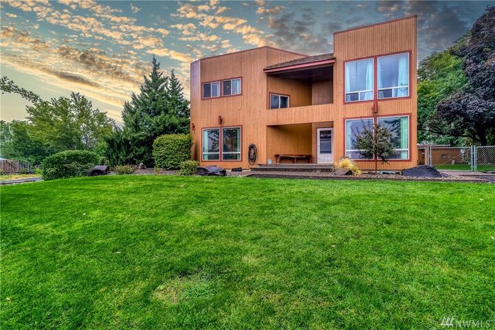 Property Photo: 85051 Winesap Rd OR 97862