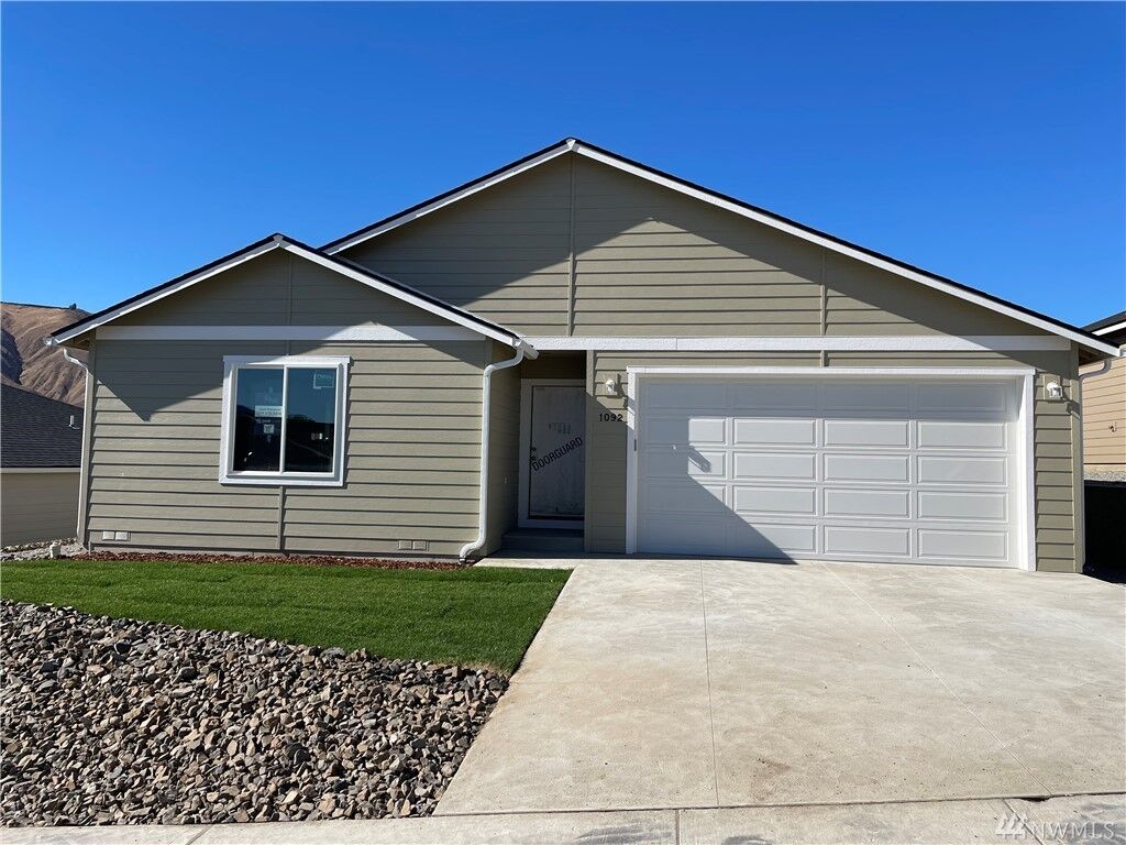 Property Photo: 1092 S Newberry Lane WA 98802