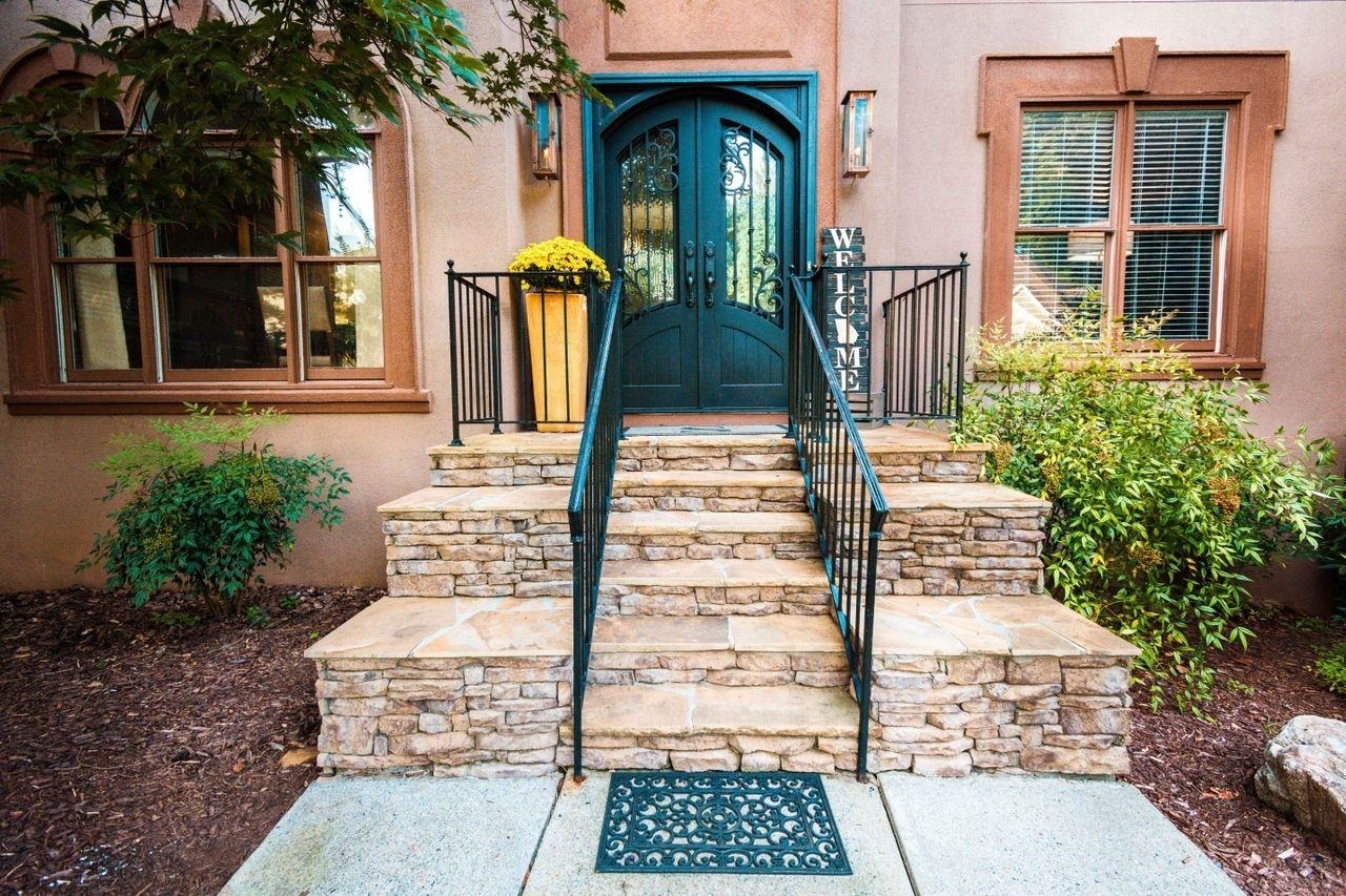 Property Photo: 520 Wilde Green Drive GA 30075