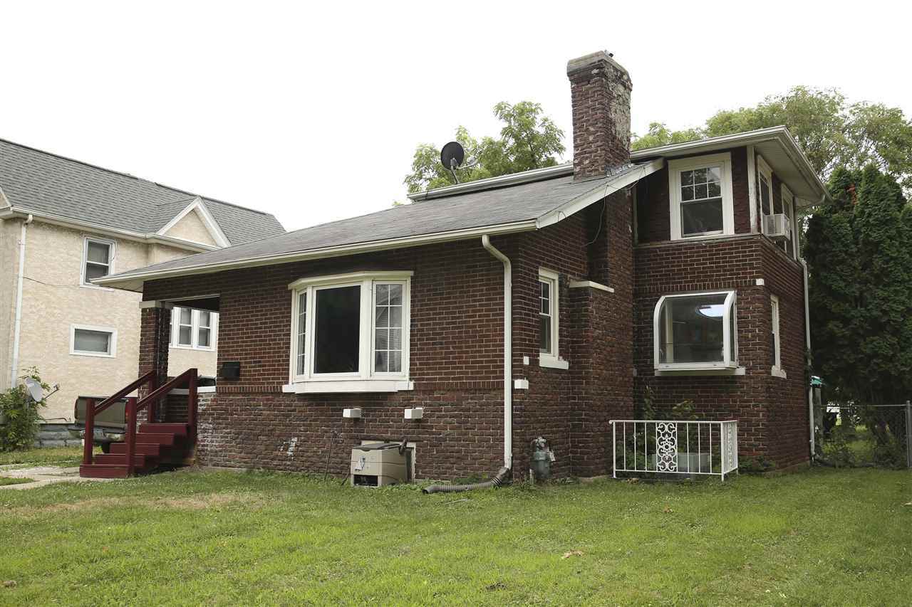 Property Photo:  1017 W 6th Street  IA 50702 