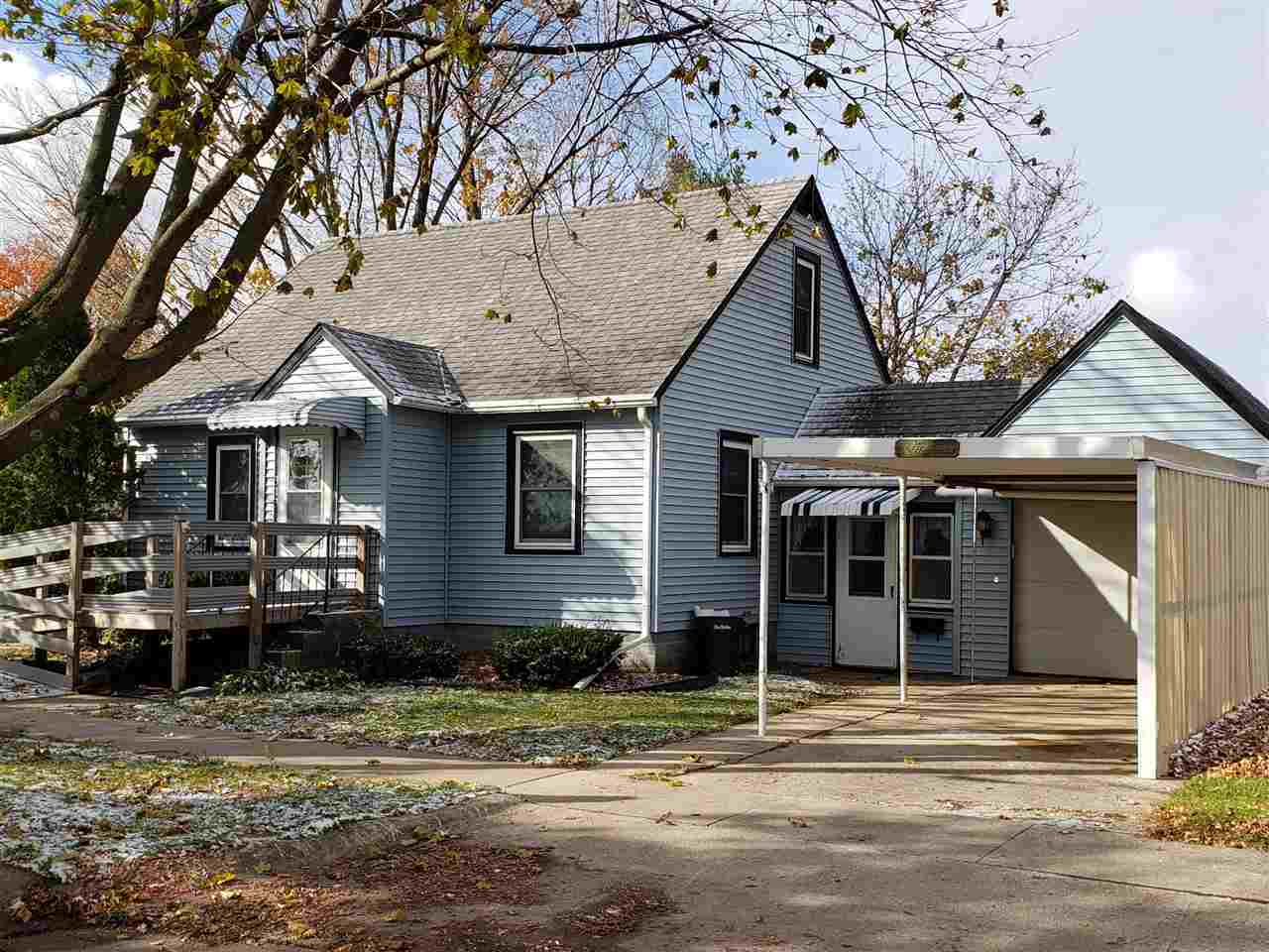 Property Photo:  313 Prairie Avenue  IA 52076 