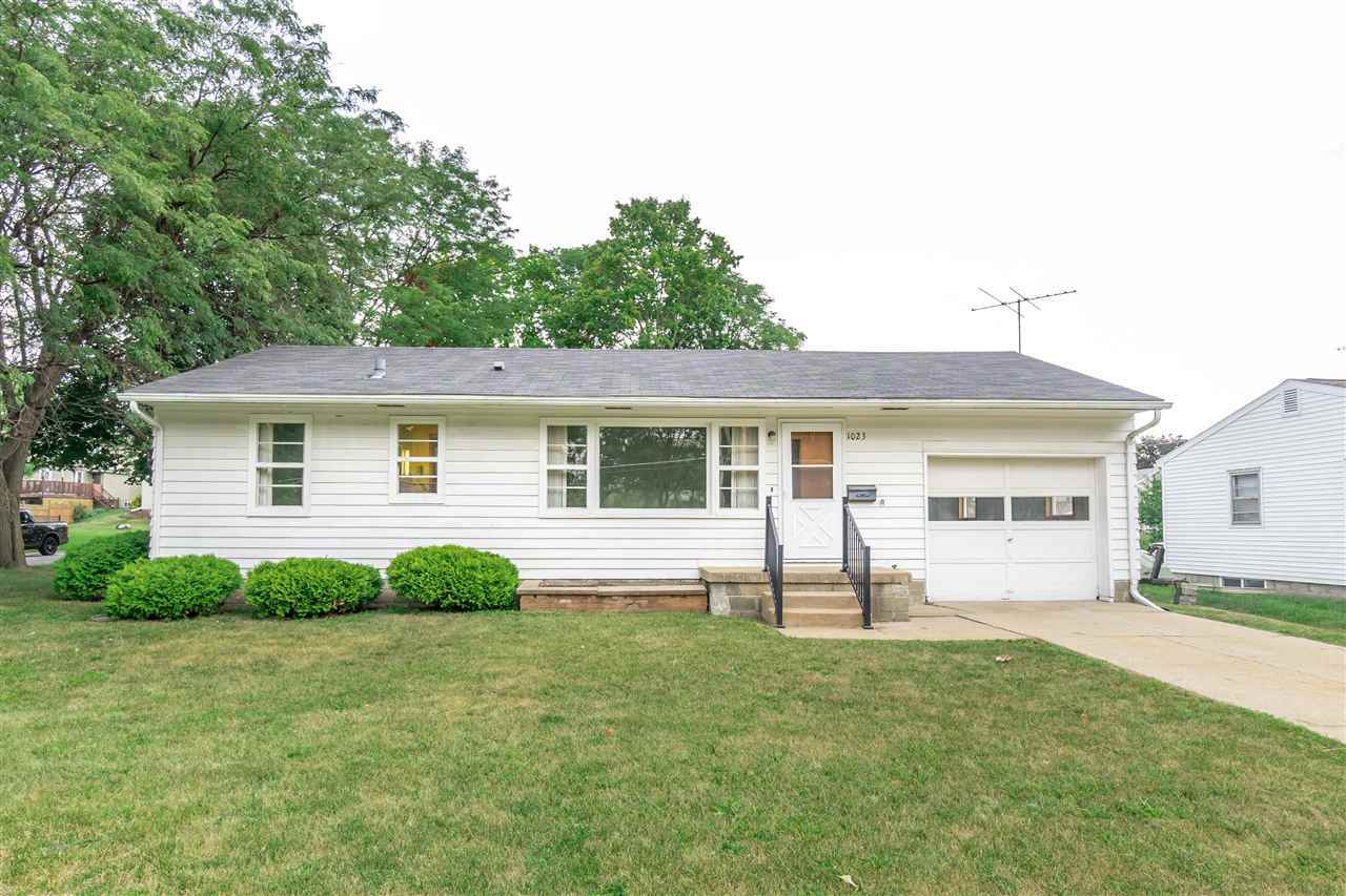 Property Photo:  1023 W 4th Street  IA 50613 