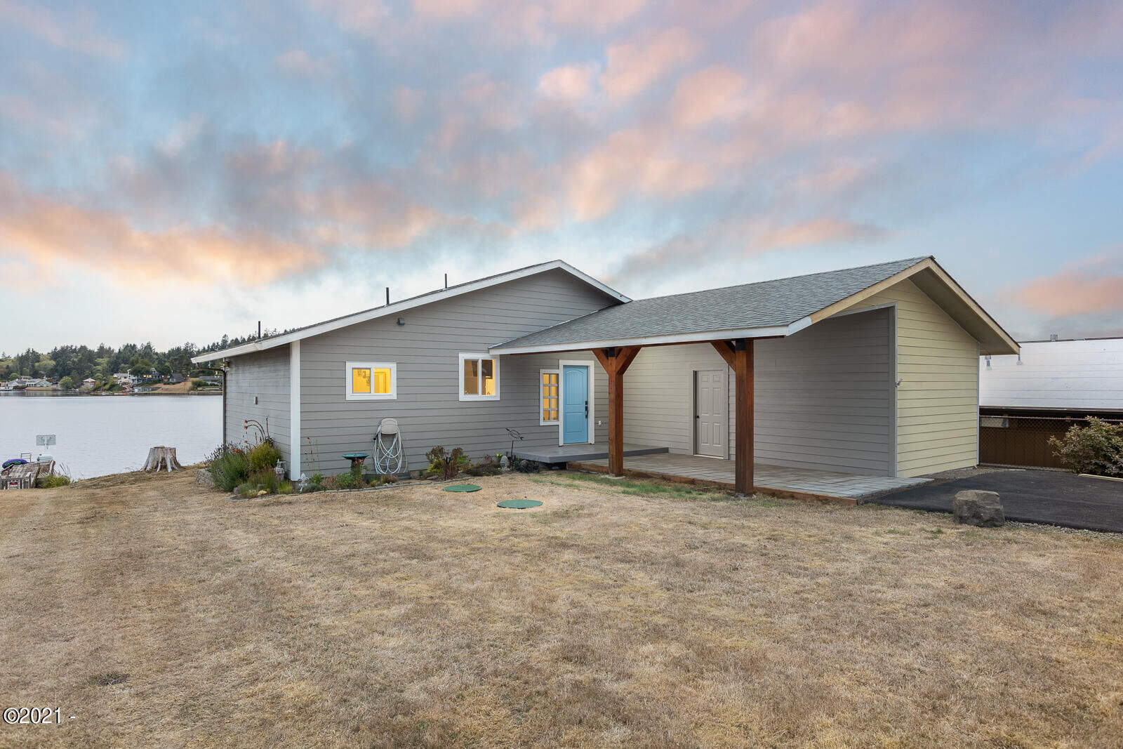 Property Photo:  3749 NE 12th Street  OR 97368