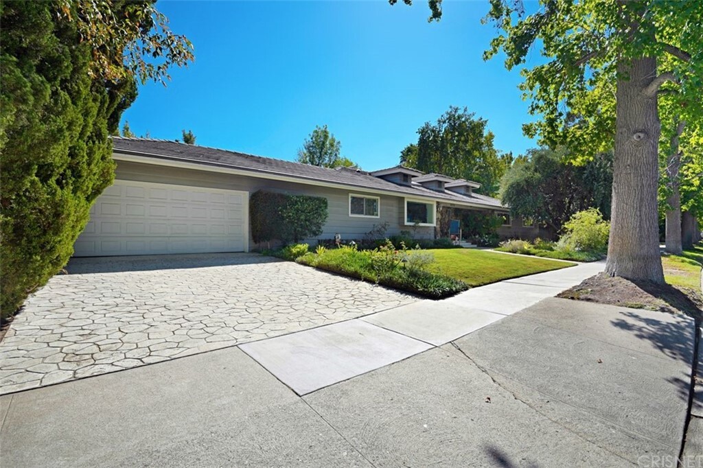 Property Photo:  18730 Canasta Street  CA 91356 