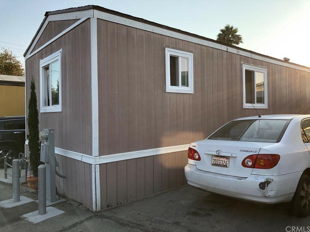 Property Photo:  1307 W 134th Street 2  CA 90247 