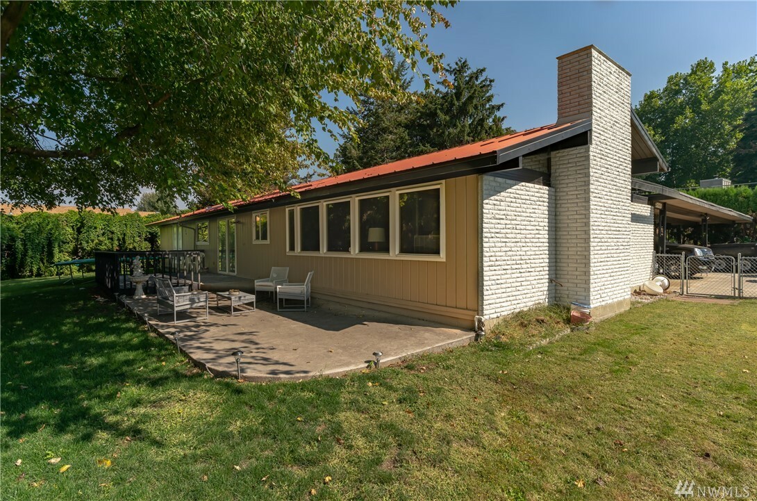 Property Photo:  1330 Terrace Dr  WA 98802 