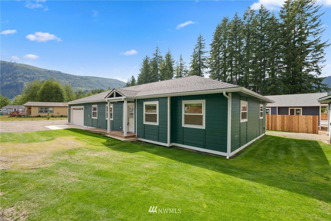 Property Photo:  869 Main Avenue  WA 98356 