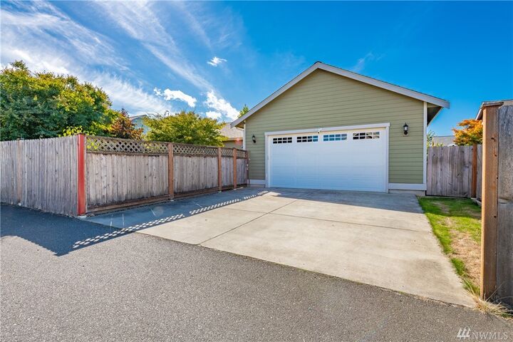 Property Photo:  1464 Lupin St  WA 98264 