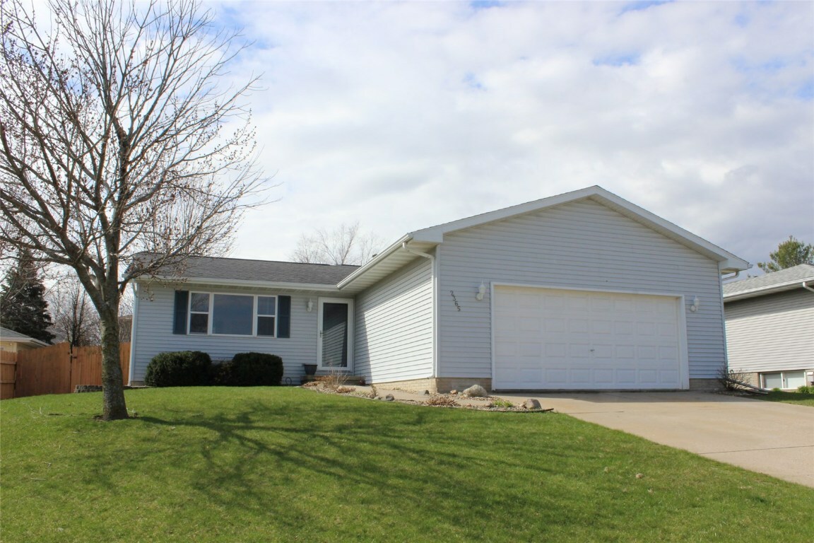 Property Photo:  2365 Hillview Drive  IA 52302 