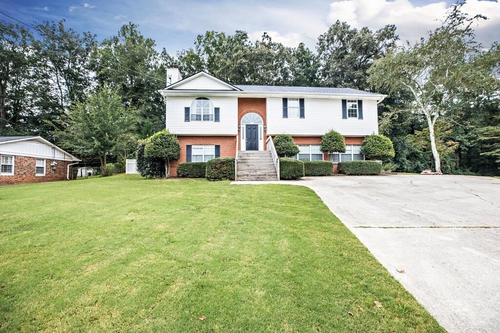 Property Photo:  729 Almon Road  GA 30117 
