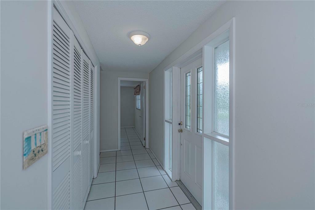 Property Photo: 1400 Nokomis Avenue S FL 34285