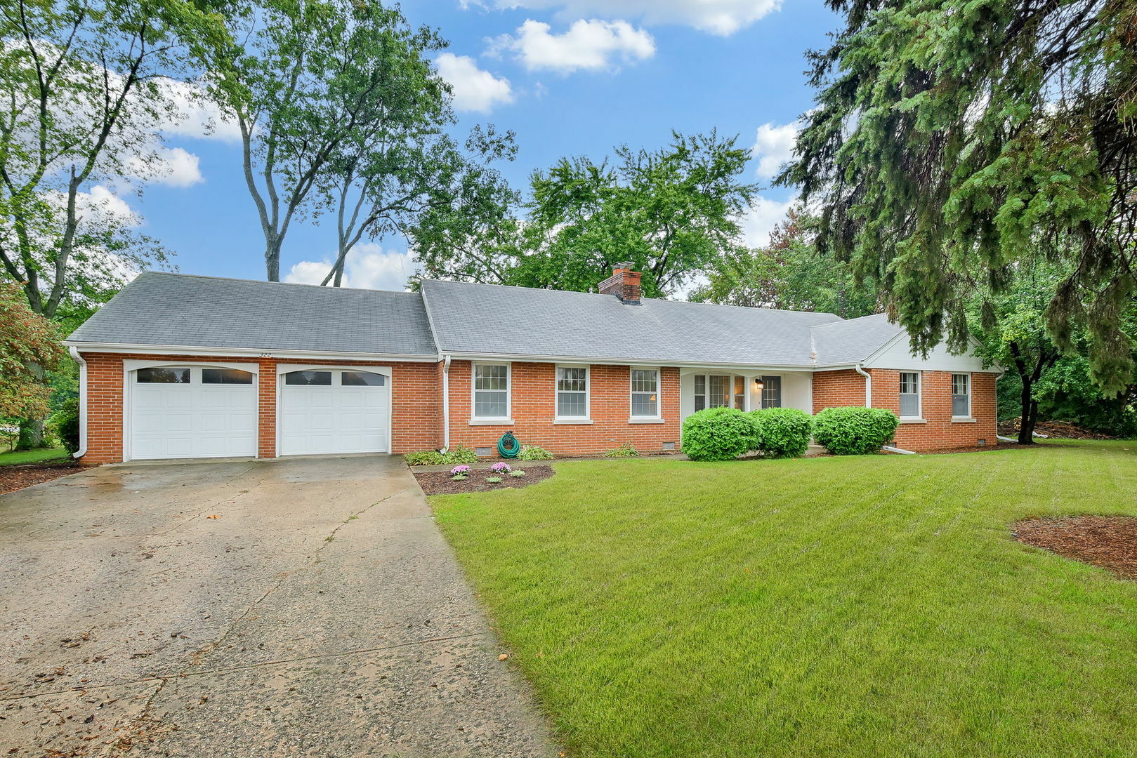 Property Photo:  322 Mooseheart Road  IL 60542 