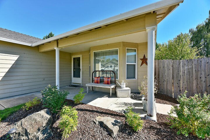 462 Westminster Drive  Eagle Point OR 97524 photo