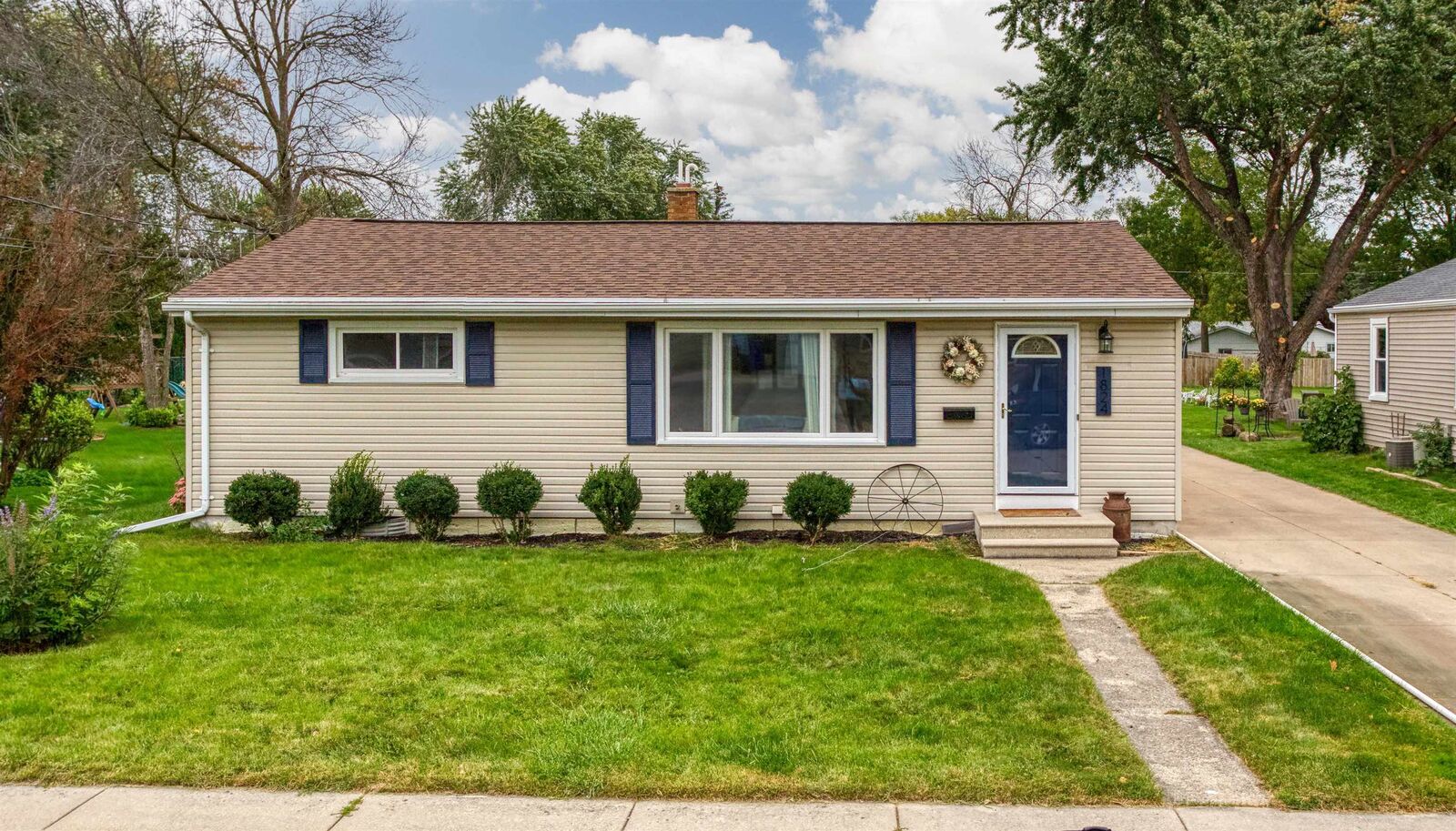 Property Photo:  1824 E Pauline Street  WI 54911 