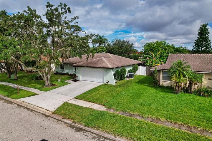 Property Photo: 6635 Brentford Road FL 34241