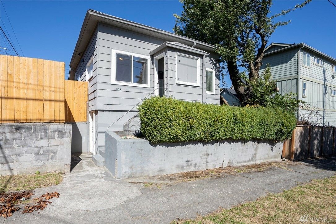 Property Photo:  909 Earnest S Brazill St  WA 98405 