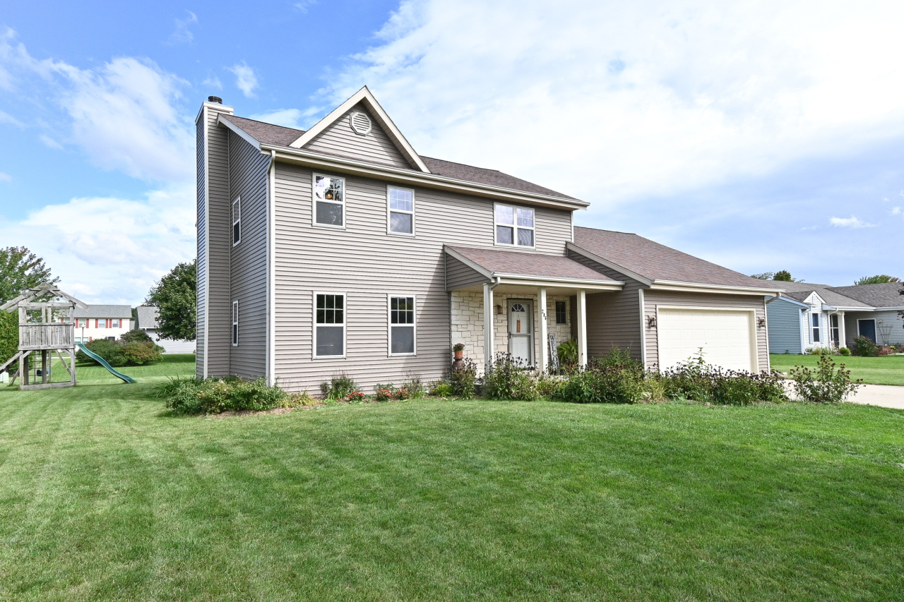 Property Photo:  286 Julie Anna Ct  WI 53004 