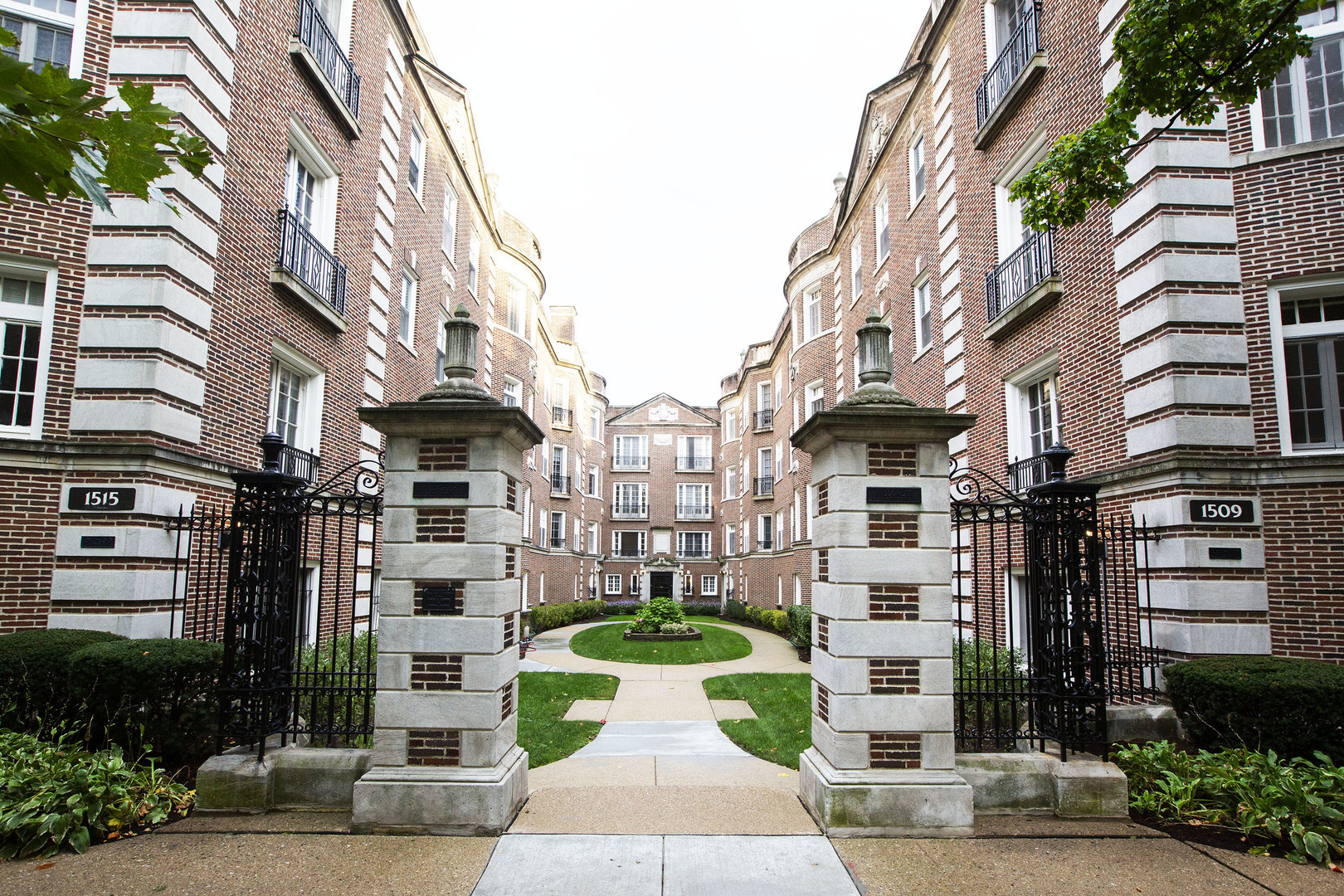 Property Photo: 1511 Hinman Avenue 3E IL 60201